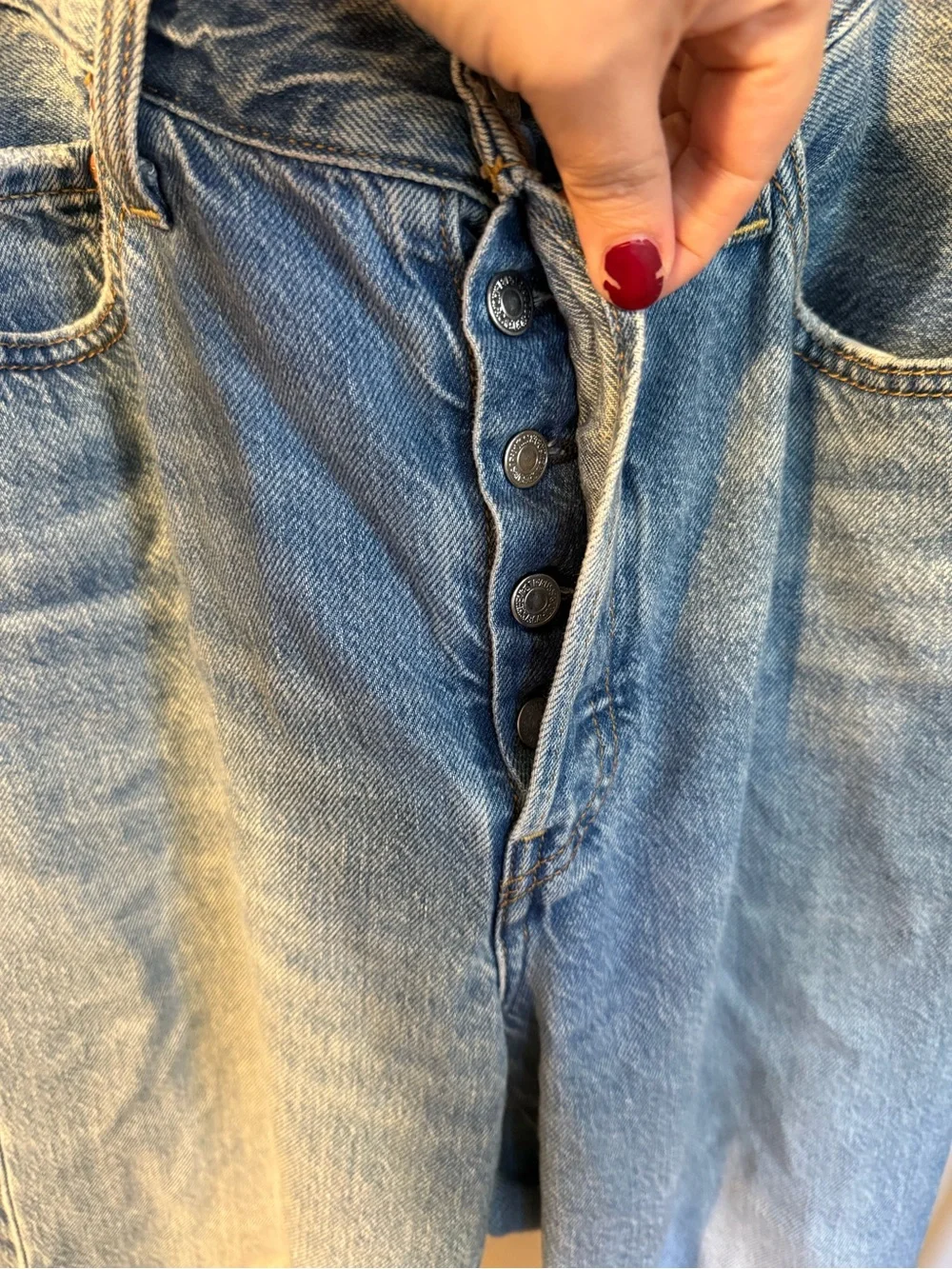 Levi’s Premium Ribcage Straight Leg Jeans - Picture 2 of 7